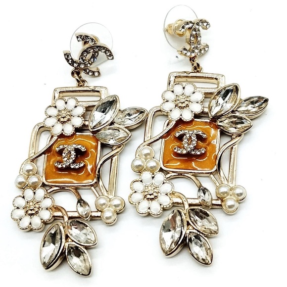 Chanel Vintage Floral Earrings - Picture 2 of 9